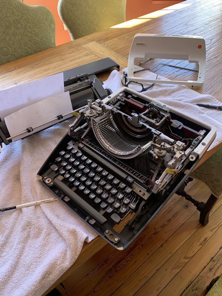 Olympia SG3N Typewriter