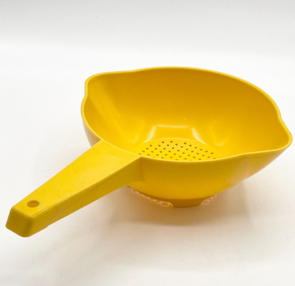 Vintage Tupperware Yellow 1 quart Colander Strainer 1200