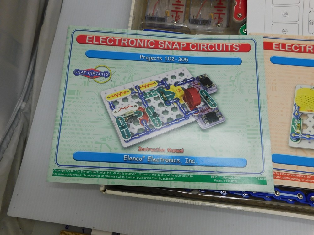 Elenco Electronic Snap Circuits Kit, SC-300, complete, 2007