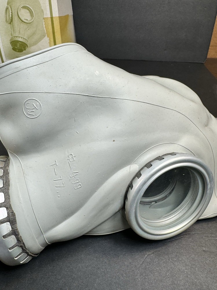 Vtg Gas Mask