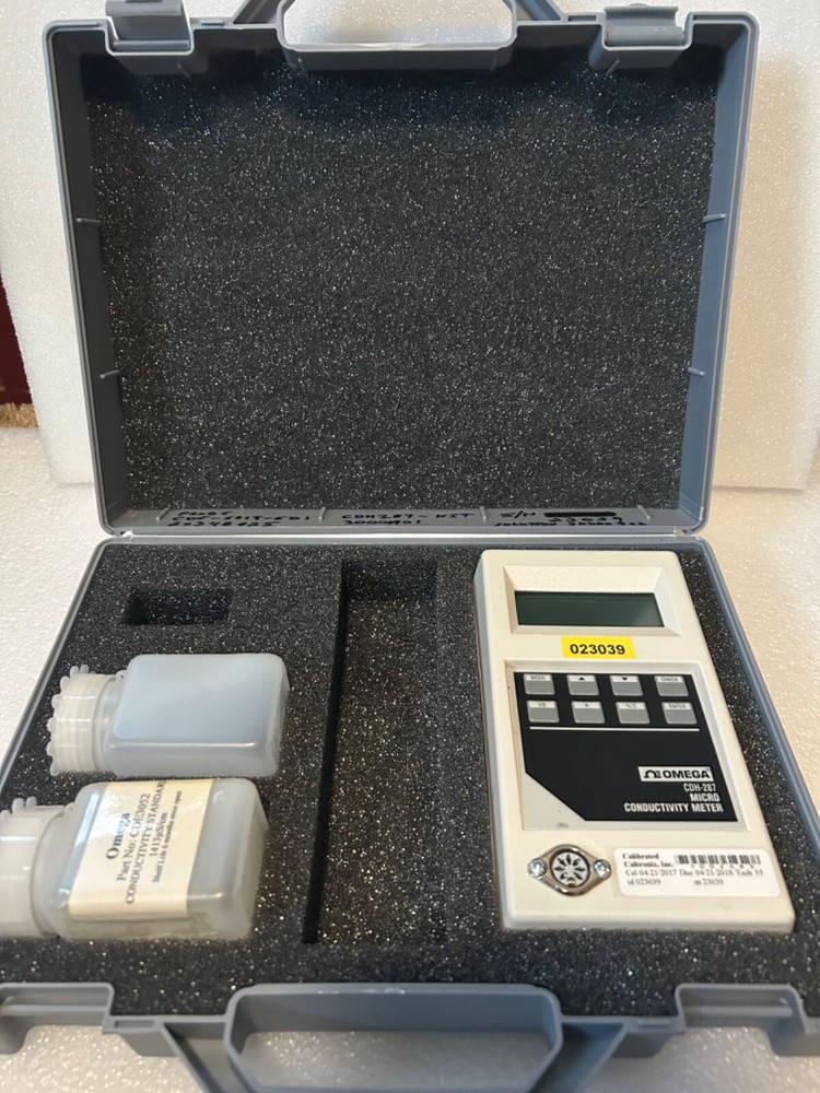 Omega CDH-287 Micro Conductivity Meter NEW!!