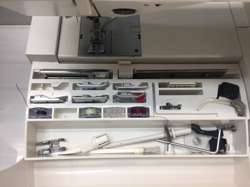 Pfaff Creative 2140 Sewing Embroidery Machine w/ Case, Embroidery , Hoops Bundle