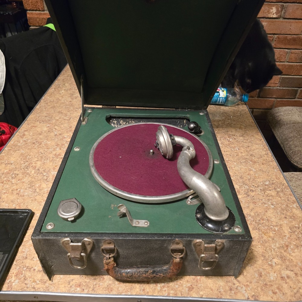 1930s gramophone record player. Hand crank.