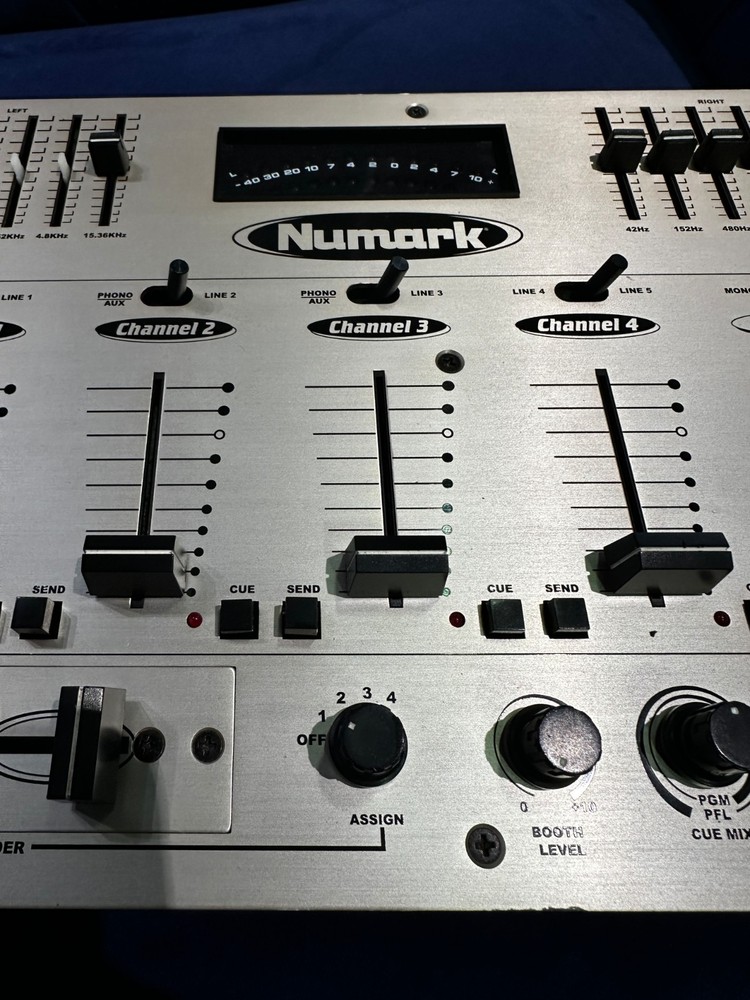 NUMARK DM1295 Rackmount DJ Mixer, 4 channels, Sampler