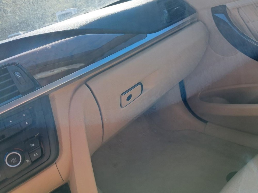 320I      2013 Glove Box 4821407