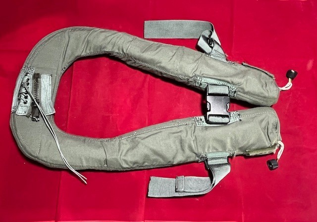 USAF US NAVY PILOT LPU-9/P. Life preserver unit.