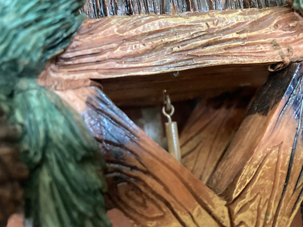 WMG 2005 Rustic FREEDOM Eagle Cuckoo quartz Chime Clock with pinecones