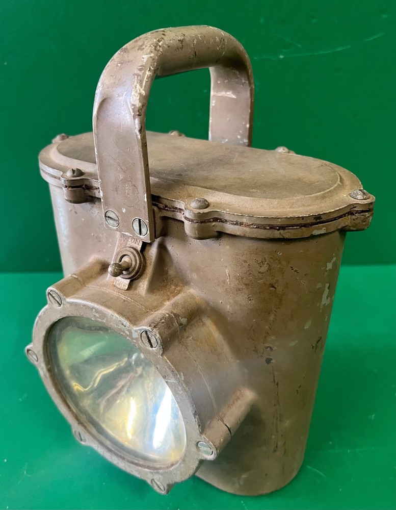 US NAVY GRAY BATTLE LAMP-EARLY WWII