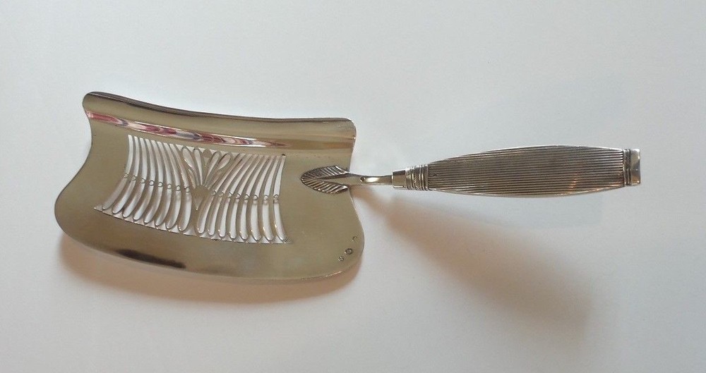19th C. DUTCH SILVER LARGE 12.5" PIERCED FISH SLICE, c. 1840