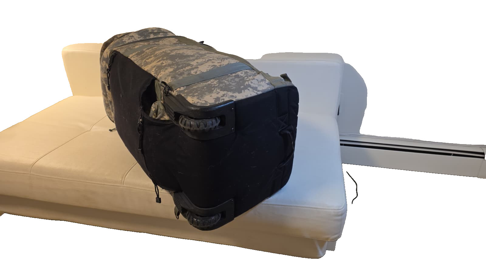 USGI Thin Air Rolling Deployment Bag Large Wheeled Military Duffel ACU UCP Army