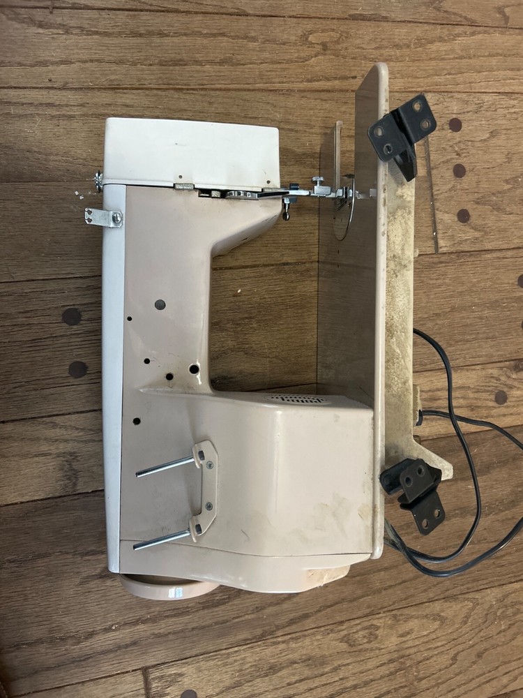 Bamberger Deluxe 146B Sewing Machine