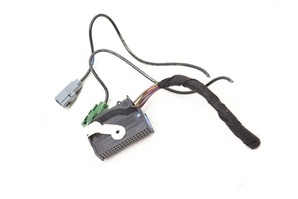 PORSCHE CAYENNE - REAR VIEW / Backup Camera Module Wiring Connector / Pigtail