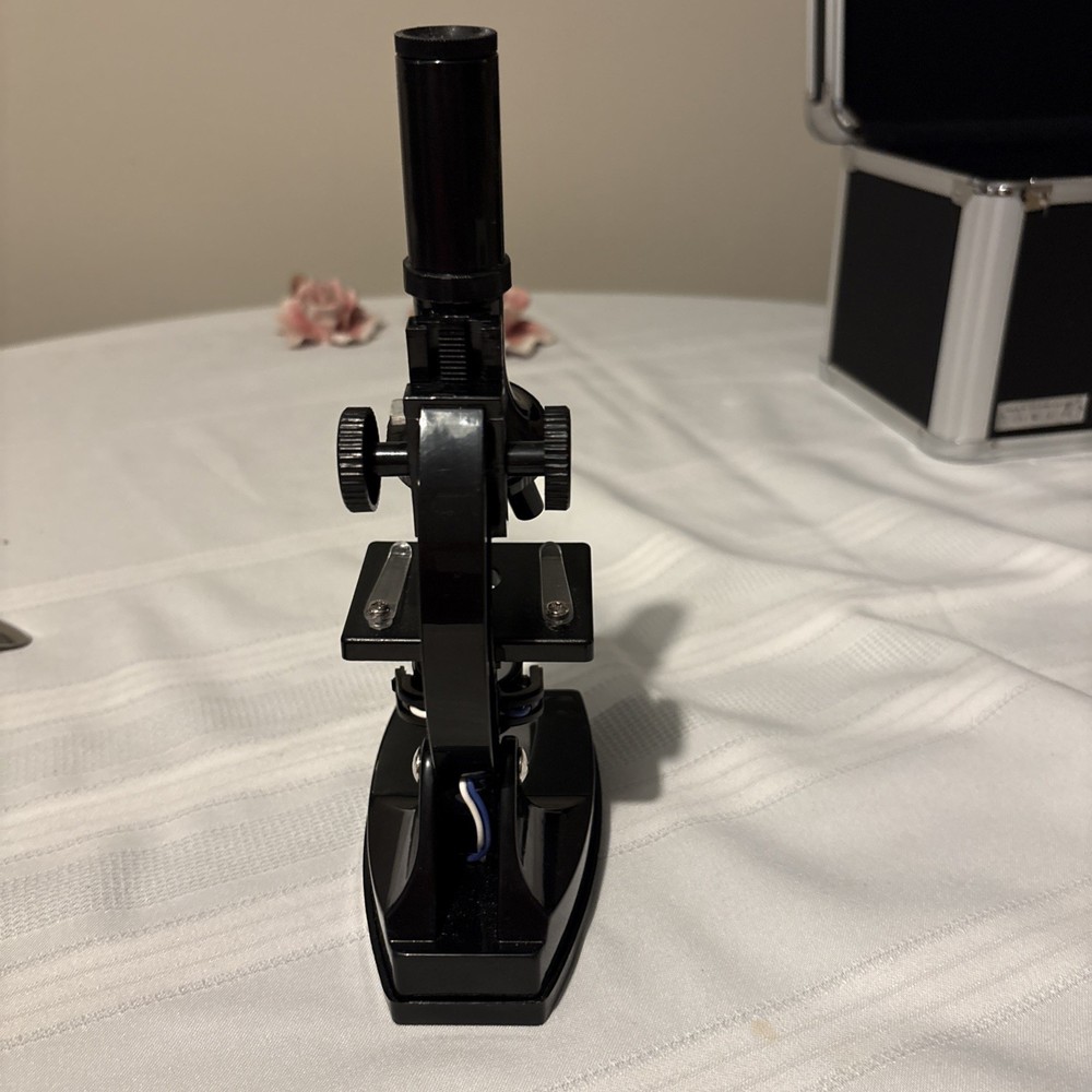 Smithsonian Microscope 150x 450x 900x