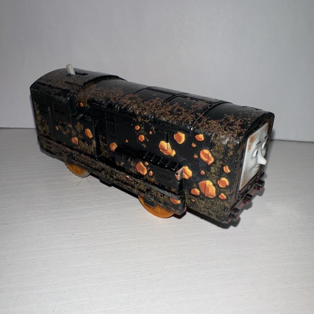 Thomas Trackmaster Tunnel Blast Rock Diesel & Trackmaster spark Percy 2013