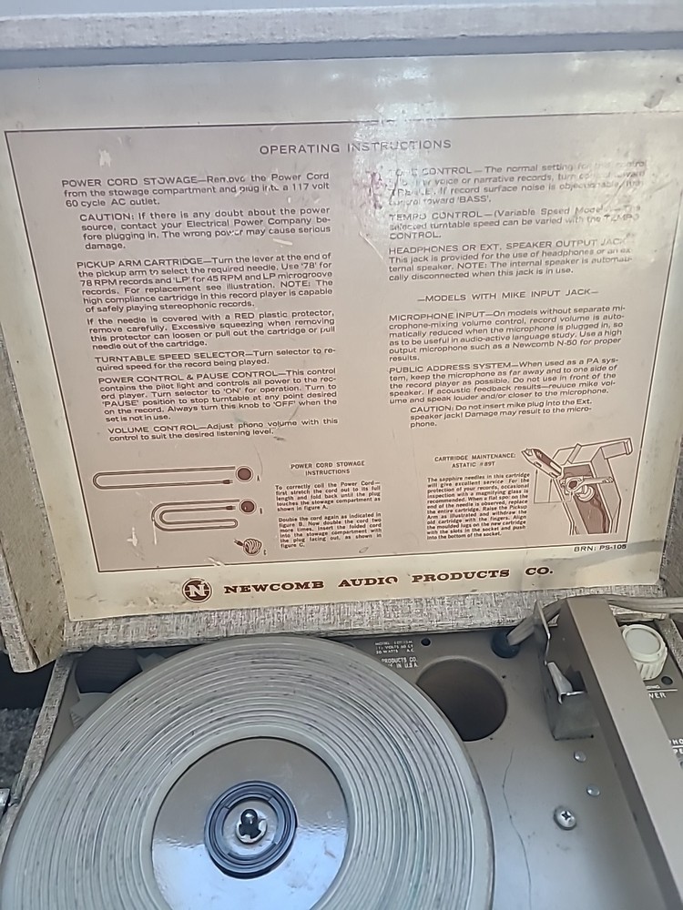 Newcomb Solid State Portable Suitcase Record Player EDT-15M
