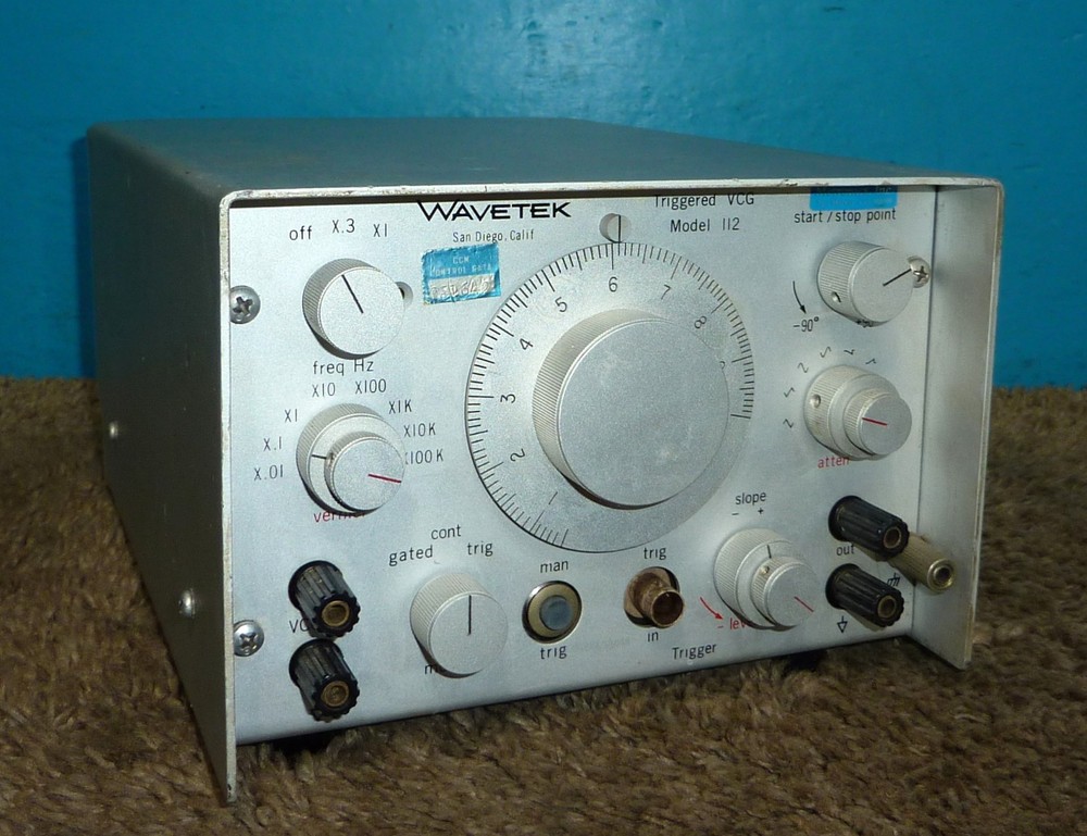 Wavetek Triggered Voltage Control Generator VCG Model 112