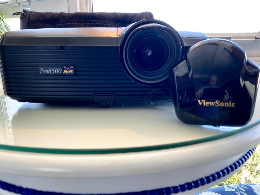 ViewSonic Pro8500 DLP 3D Ready Desktop Projector HDMI LAN USB with Case & Cables
