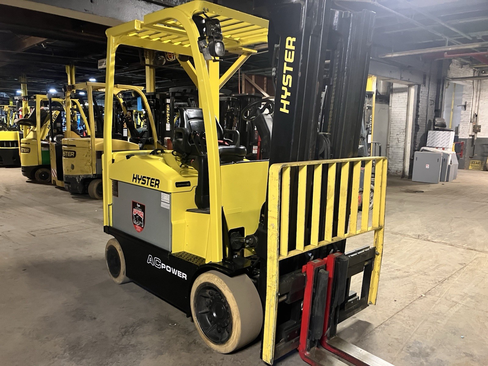 2019 Hyster 8000 LB Electric Forklift with SS and Triple Mast