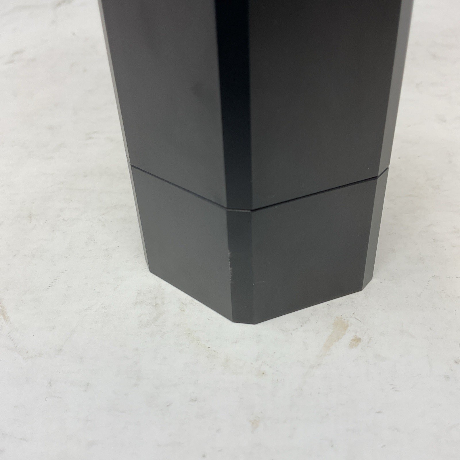 HexClad Salt and Pepper Mill Set Adjustable Professional Grinders No-Mess Caps