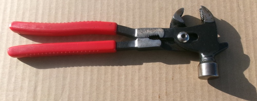 Multi-Tool Hammer, Pliers, Nail Puller 6 in 1