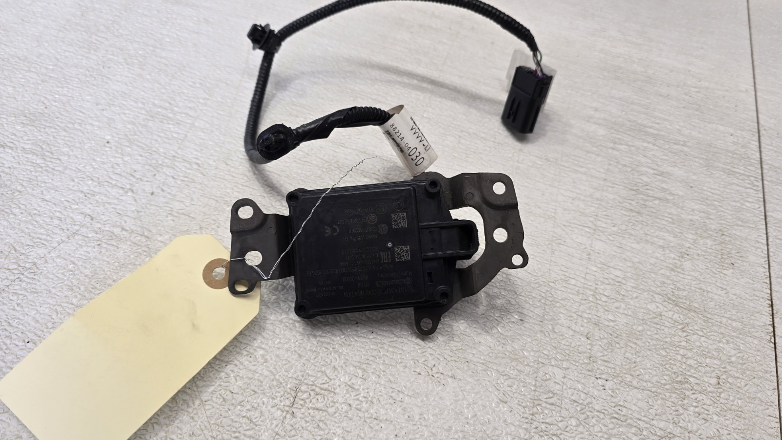 2018 - 2023 TOYOTA TACOMA CRUISE CONTROL RADAR WITH PIGTAIL 88210-04010 OEM