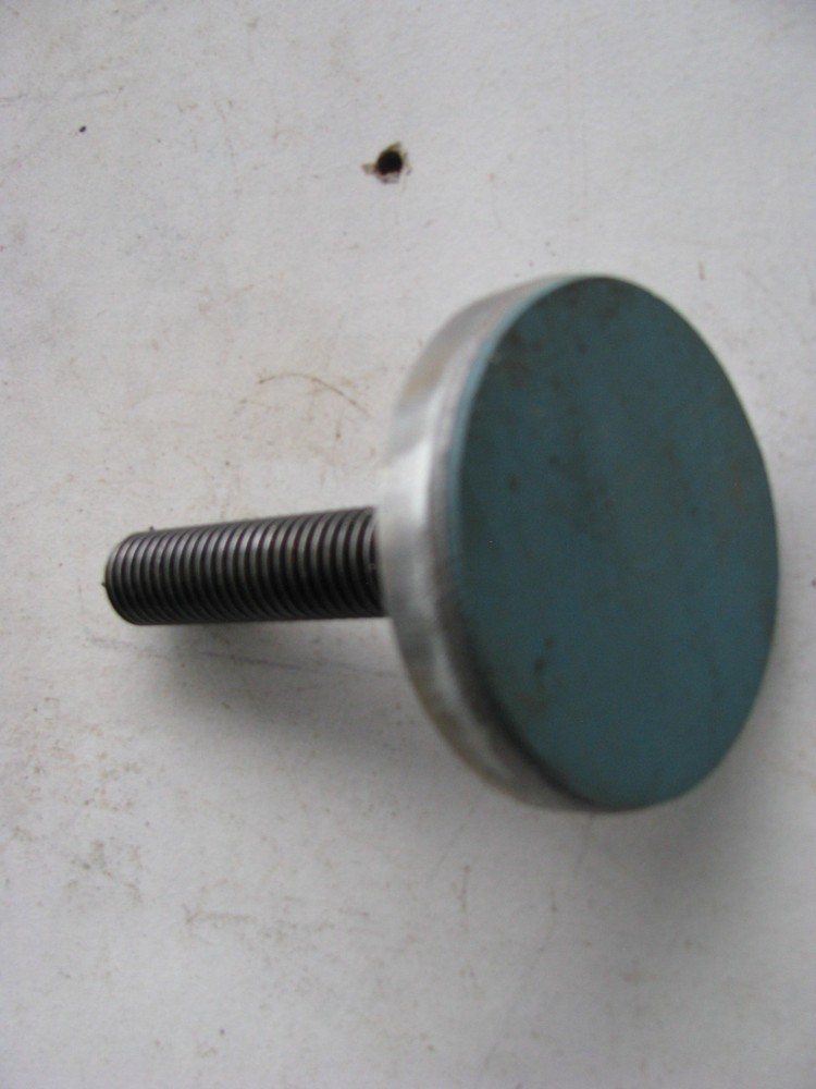 Swivel leveling jacks/with turcite