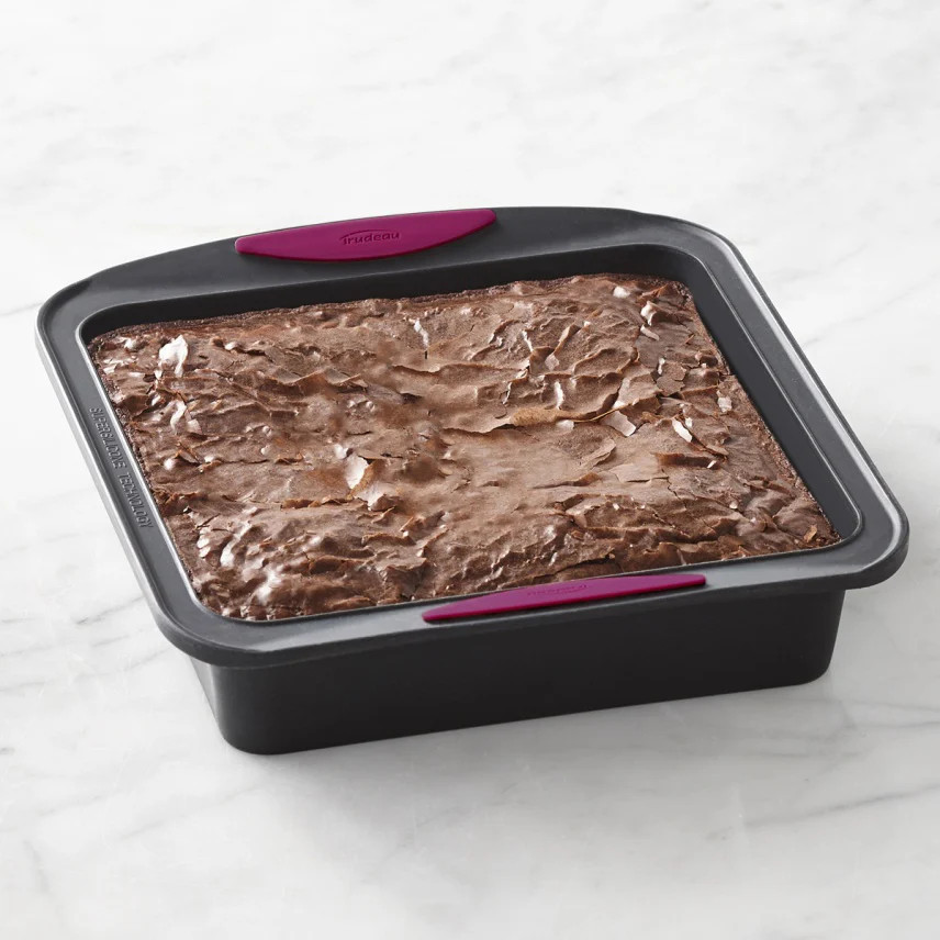 Trudeau Square Cake Pan Fuchsia