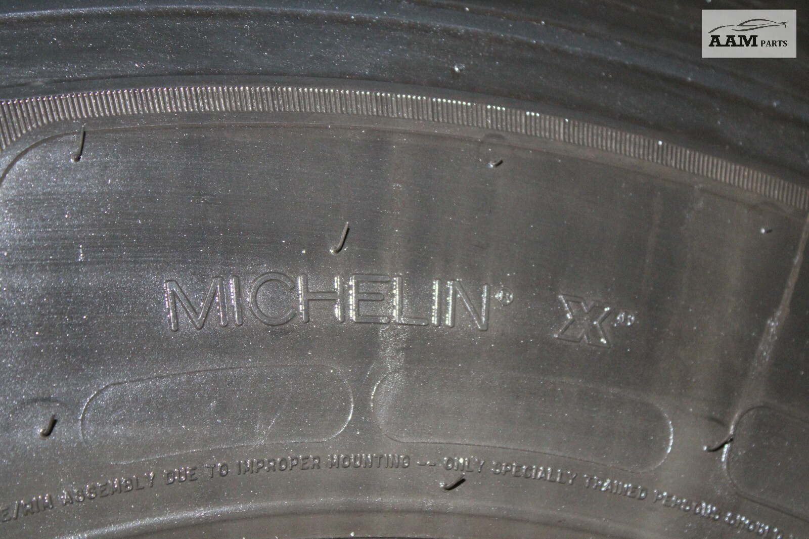 2018-2024 FREIGHTLINER CASCADIA WHEEL TIRE 275/80 R22.5 MICHELIN OEM