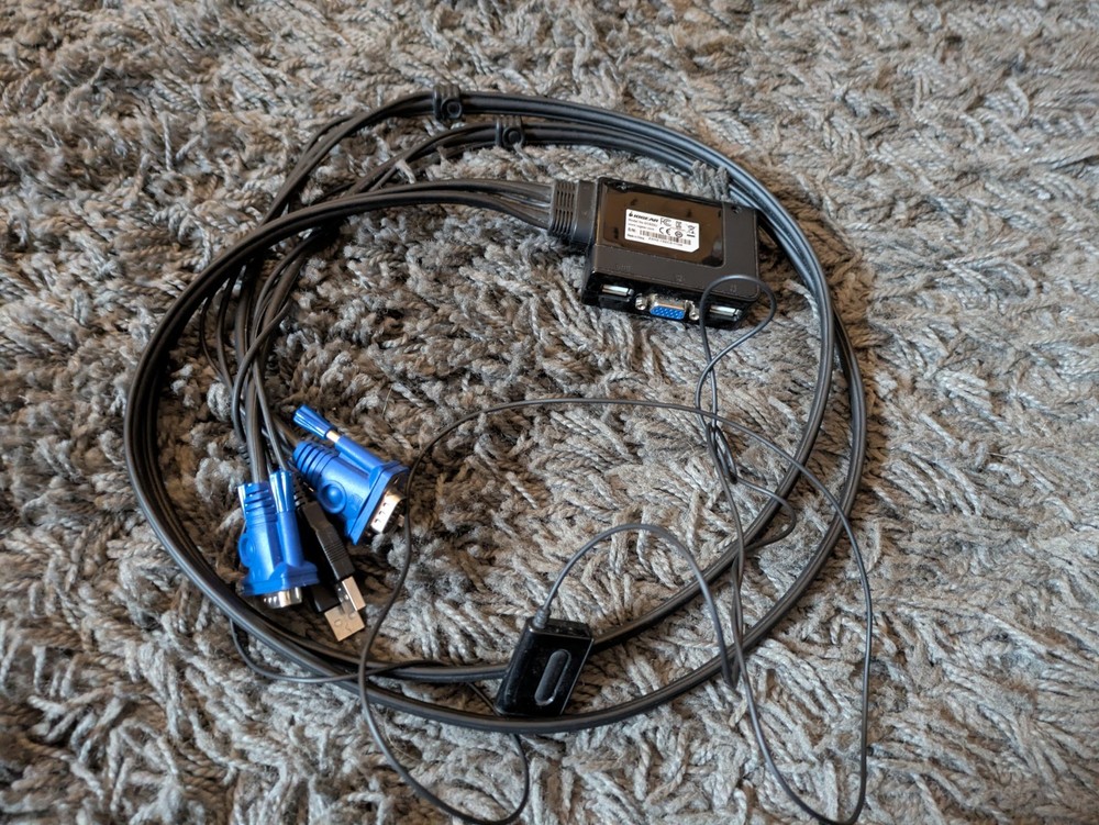 KVM Switch, IOGEAR 2-Port, USB/VGA