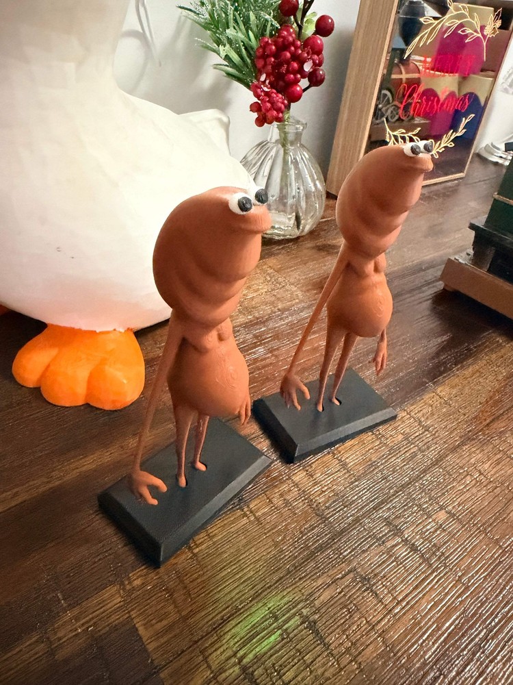🐛 Marcus the Worm – Figurine - With Stand (Regular Size)