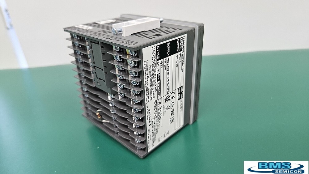 YOKOGAWA P35A-011-11-00 PROGRAM TEMPERATURE CONTROLLER ( 100V - 240V AC)