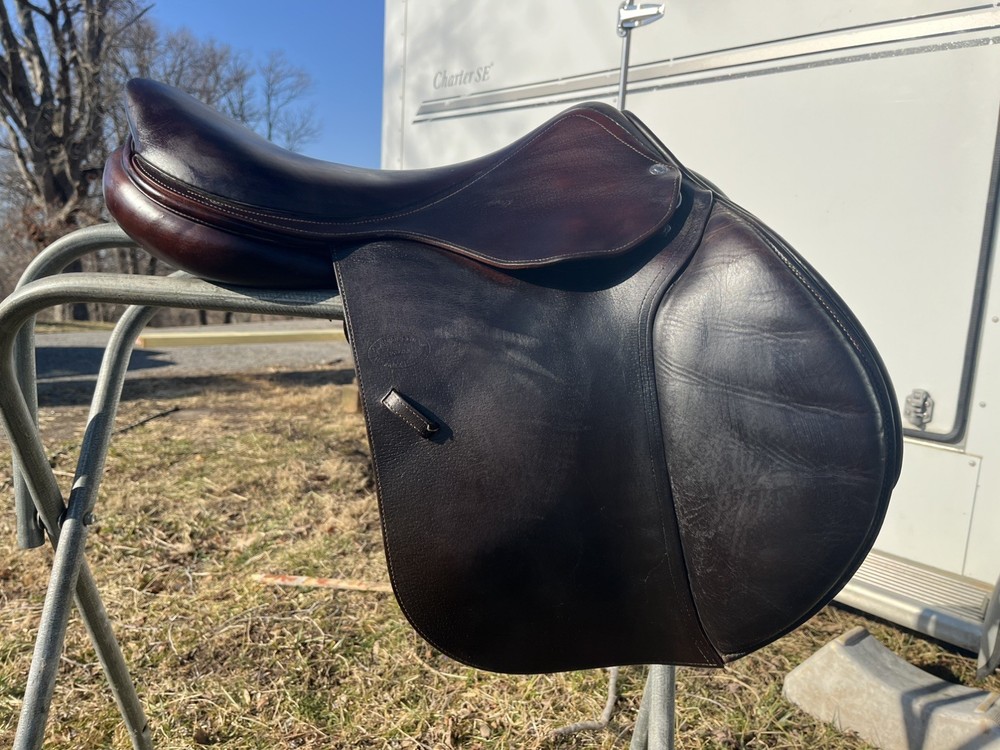 17.5” Devoucoux Biarritz 2A English Jumping Saddle