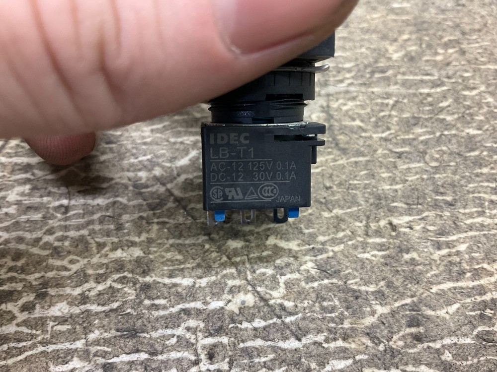 IDEC LB-T1 Blue Illuminated Push Button LBT1 (TSC)