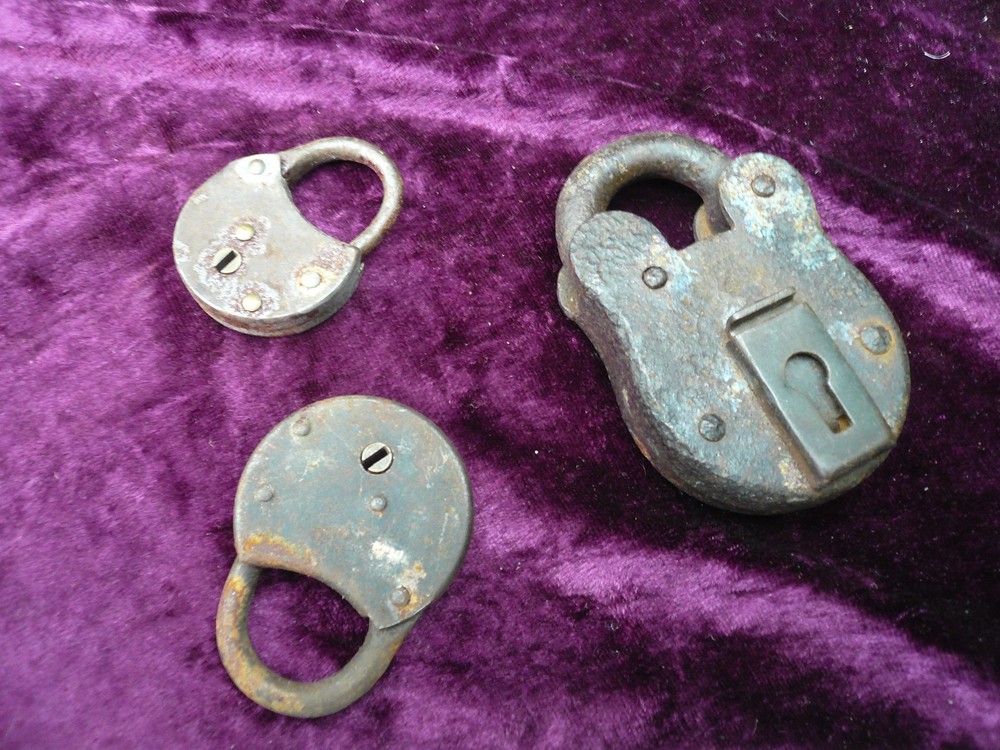 3 Vintage padlocks without keys (Box71)