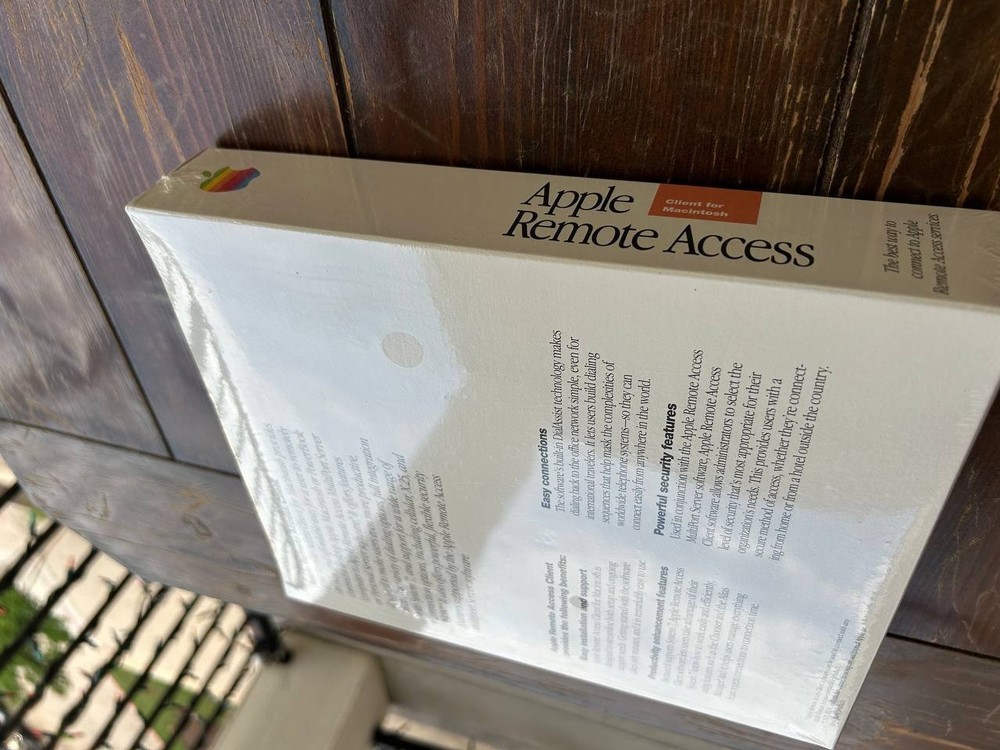 Vintage Apple Remote Access Server Network Software For Macintosh. 1993 year