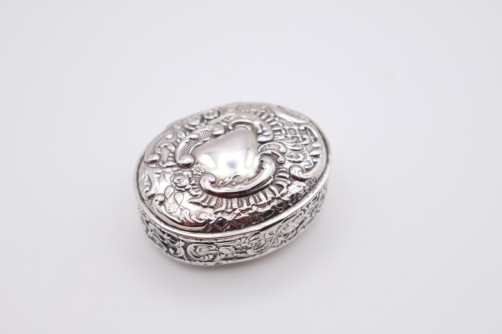 Charming Antique Solid Silver Repousse Small Oval Trinket Box Birmingham 1900
