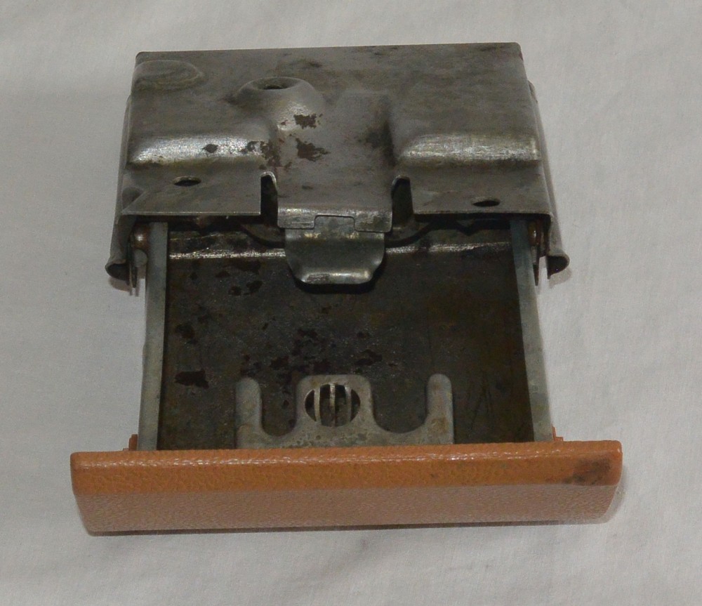 AMC EAGLE CIGARETTE ASHTRAY