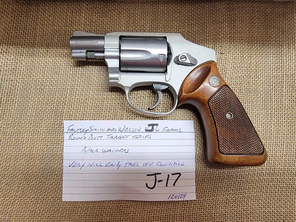 Original Smith & Wesson J Frame Square Butt Presentation " Target " Grips NICE