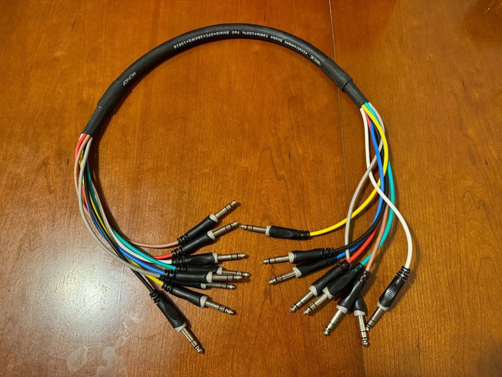 Akai Professional MPC ONE Standalone Controller & Akai MPK Mini Package