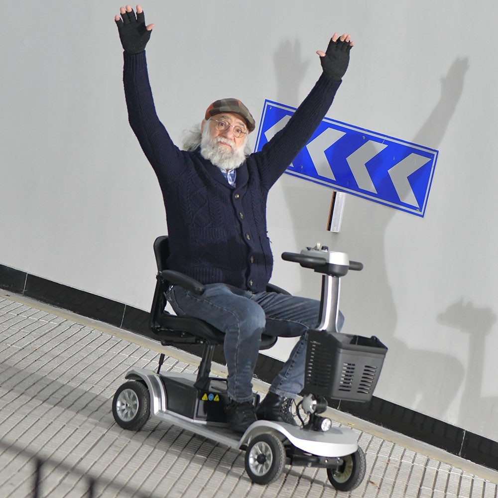 Electric mobility scooter suitable for elderly and disabled users 250W Motor