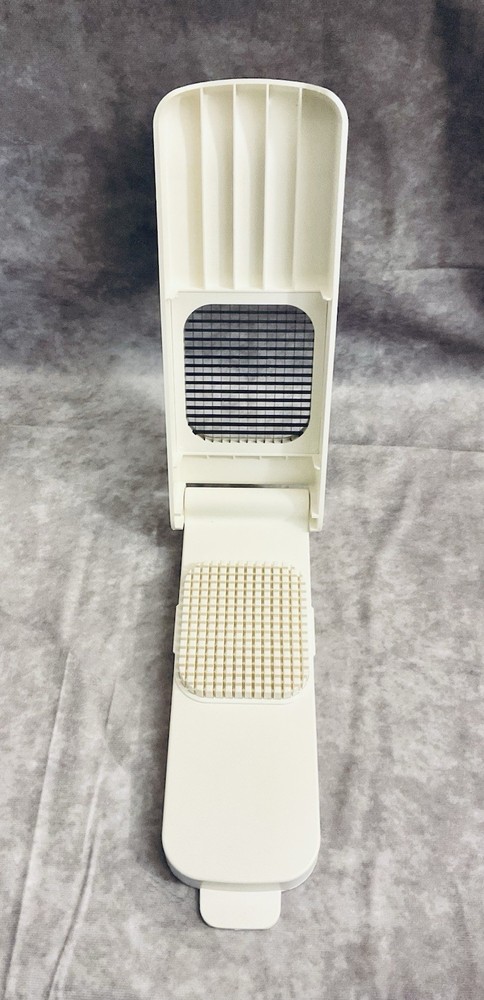 2004 WILLIAMS SONOMA ALLIGATOR VEGETABLE CHOPPER