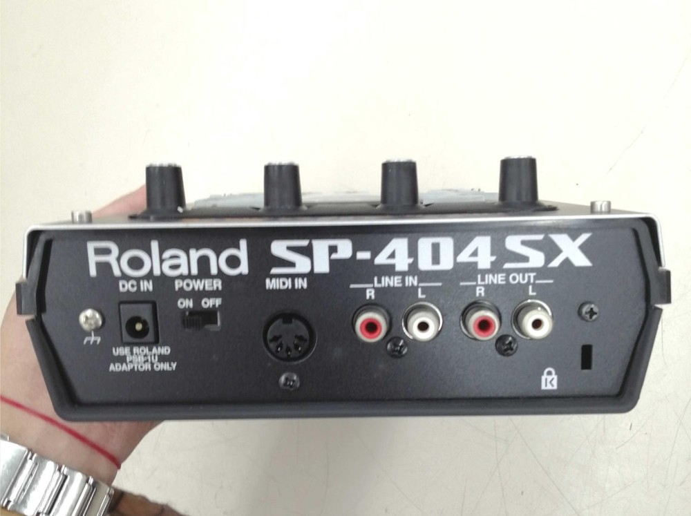 Roland SP-404SX Linear Wave Sampler DJ Workstation 29 Effects Silver Compact Box