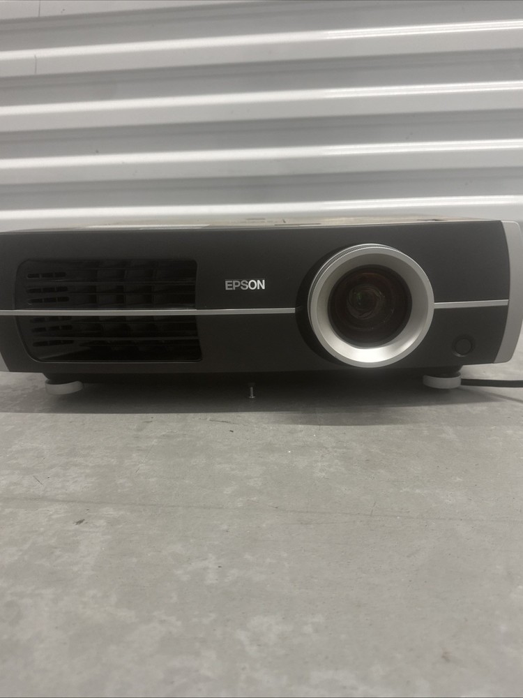 Epson PowerLite Pro Cinema 9350 Projector Working