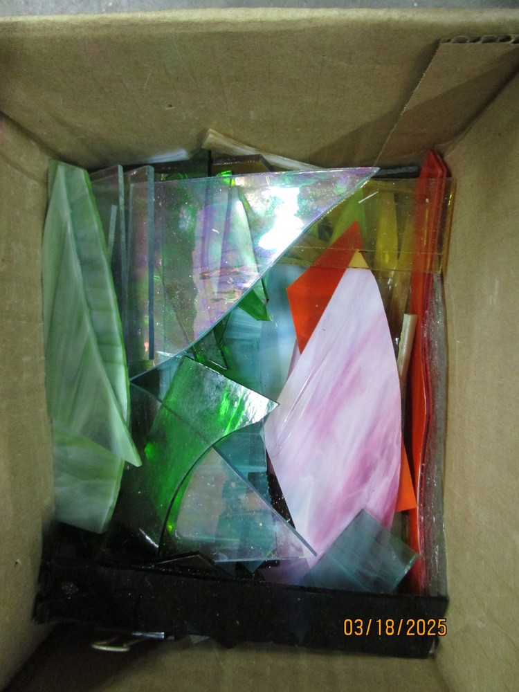 25lbd Stained & Cear Glass Lot