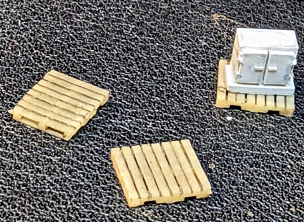 30 O Scale Pallets Skids