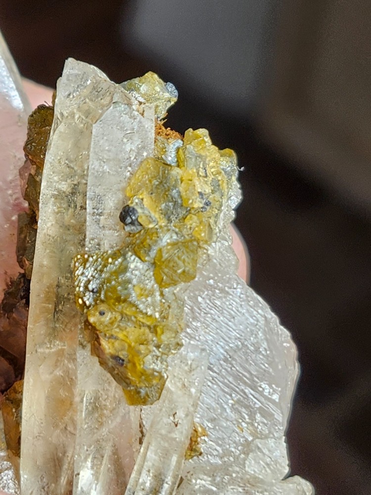 Quartz, Siderite, Fluorescent Apatite, Peru