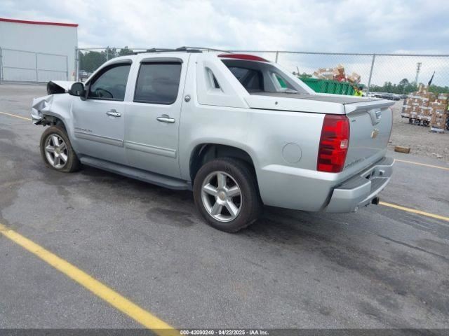 AVALNCH15 2013 Glove Box 4651485