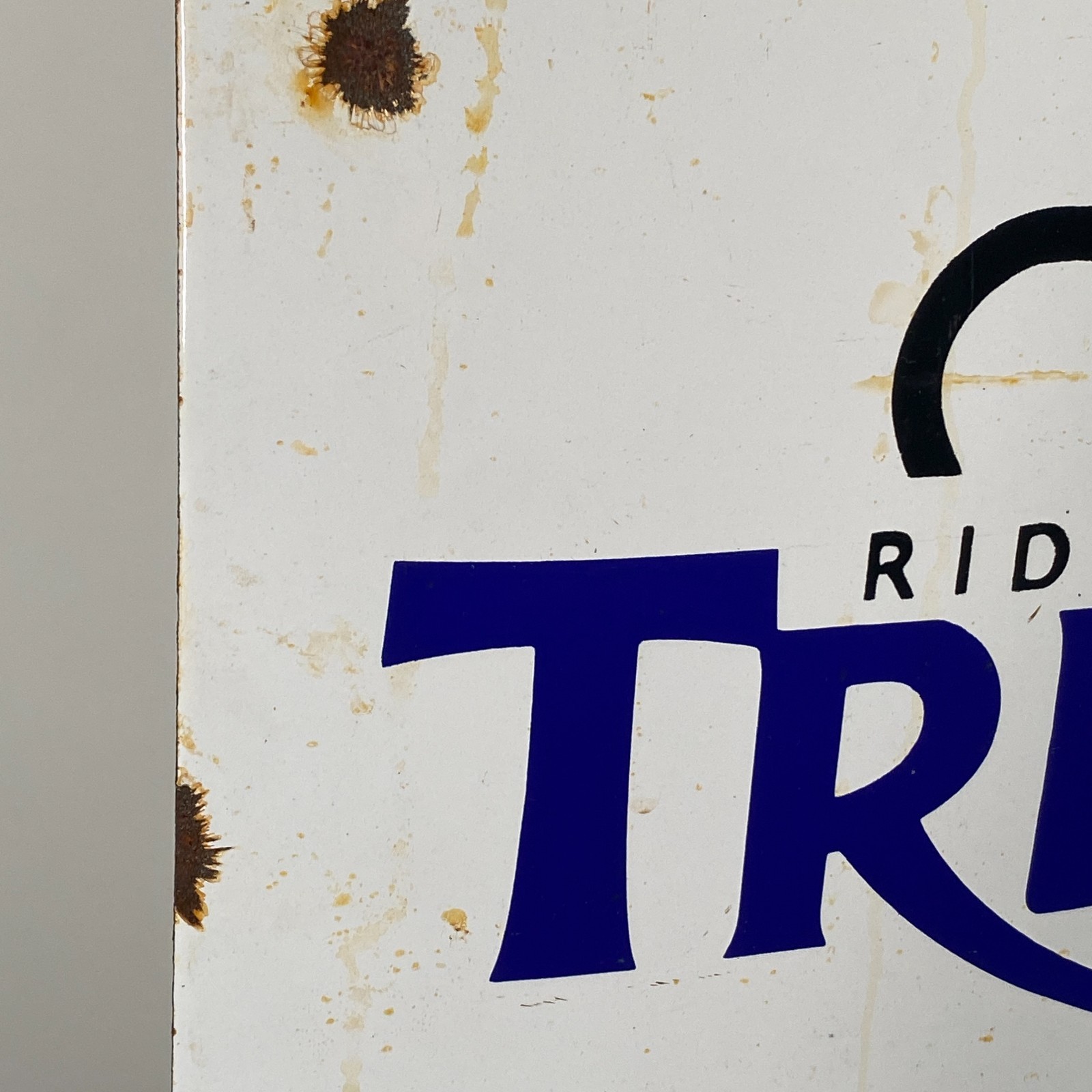 Triumph Enamel Sign - 40x30cm (15.7x11.8") - Retro Motorcycle Dealership Signage