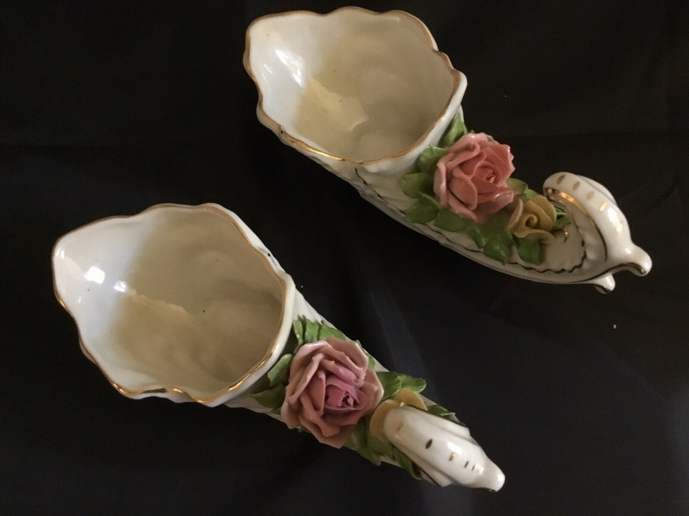 DRESDEN CAPDIMONTE CORNUCOPIA PORCELAIN VASES (2). D134