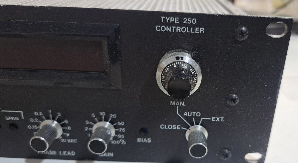 MKS Instruments Type 250 Pressure Flow Controller, Controller Type 250C-1-D